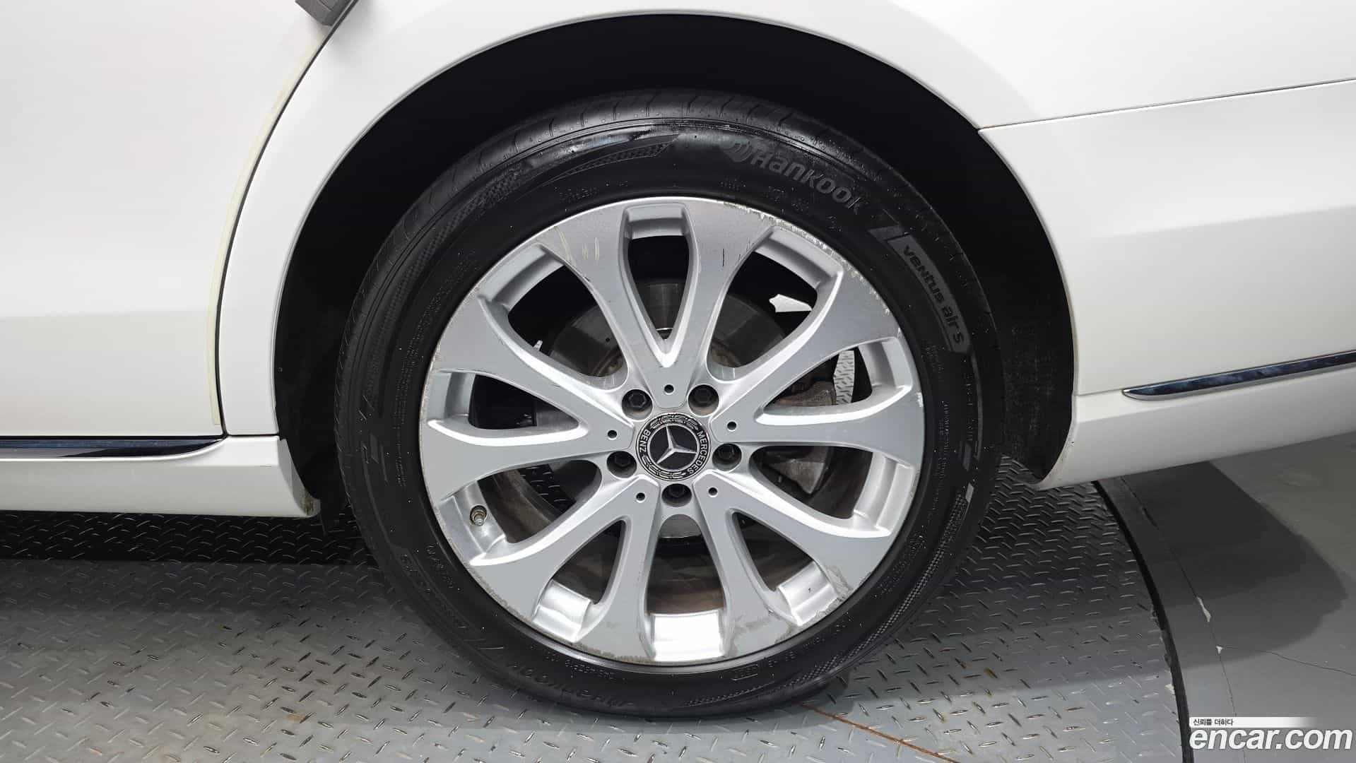 E-Class Mercedes-Benz 2019.7-OUTER-031