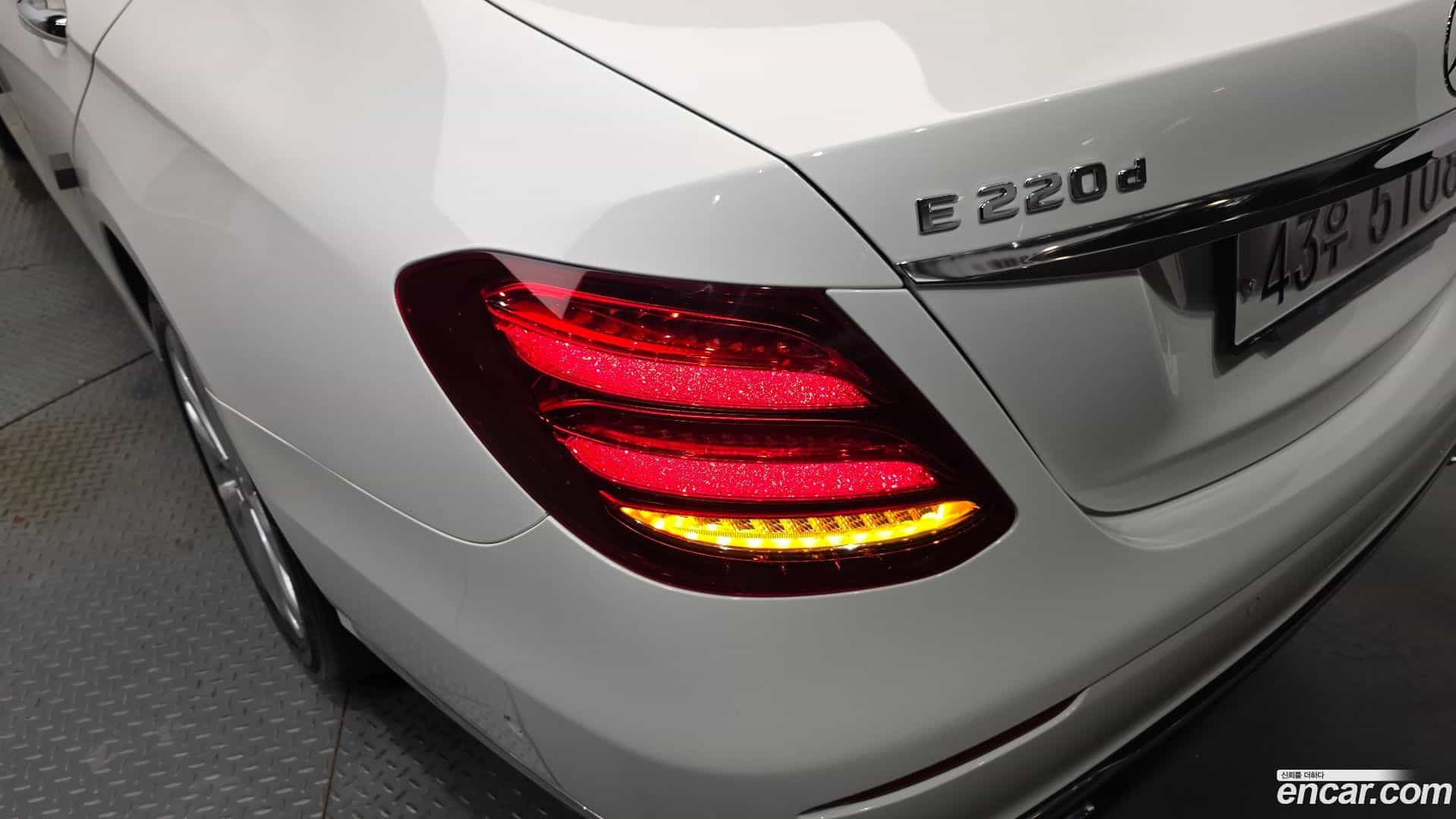E-Class Mercedes-Benz 2019.7-OUTER-033