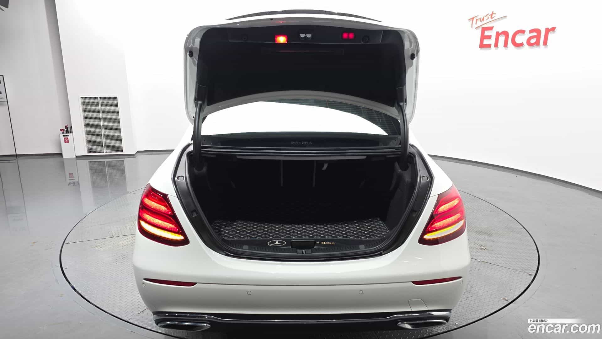 E-Class Mercedes-Benz 2019.7-OPTION-040