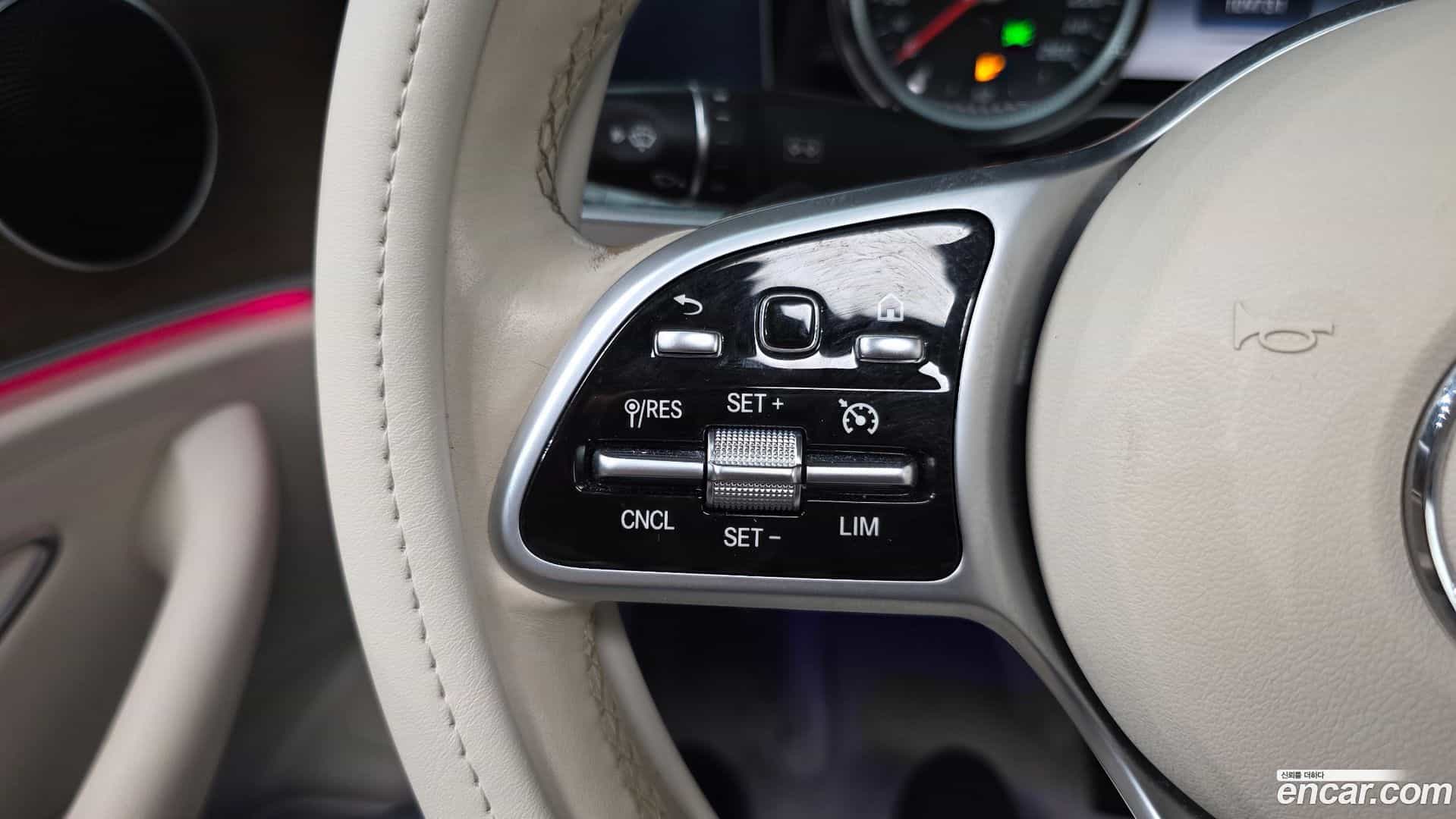 E-Class Mercedes-Benz 2019.7-OPTION-043