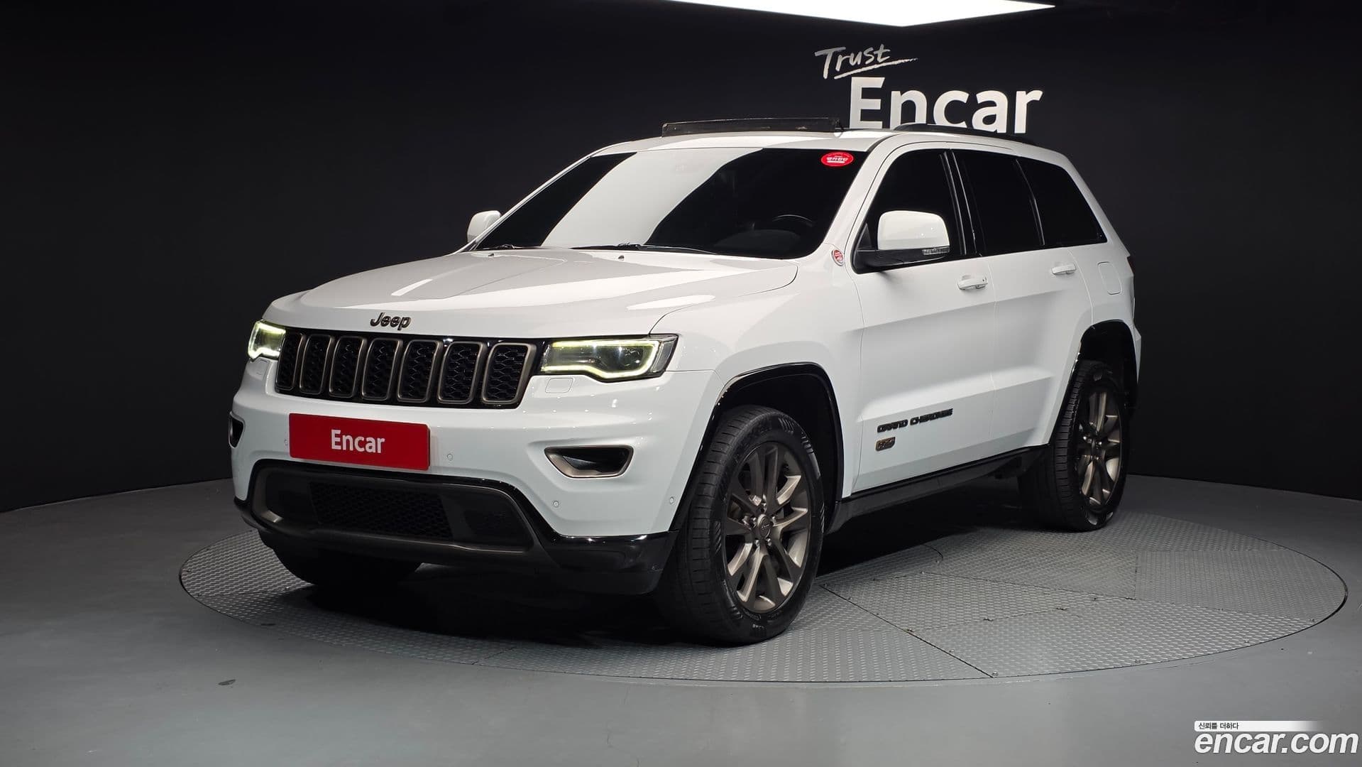 Main__Slider__Photo:Cherokee Jeep 2016.11-0
