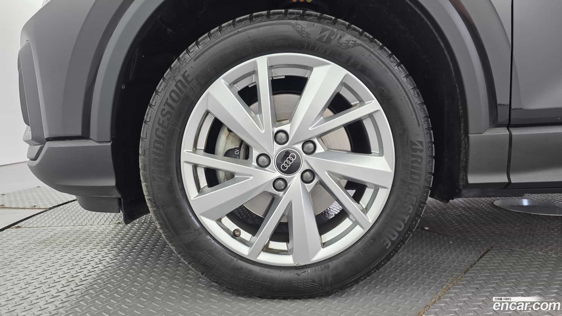 Q2 Audi 2023.11-OUTER-005