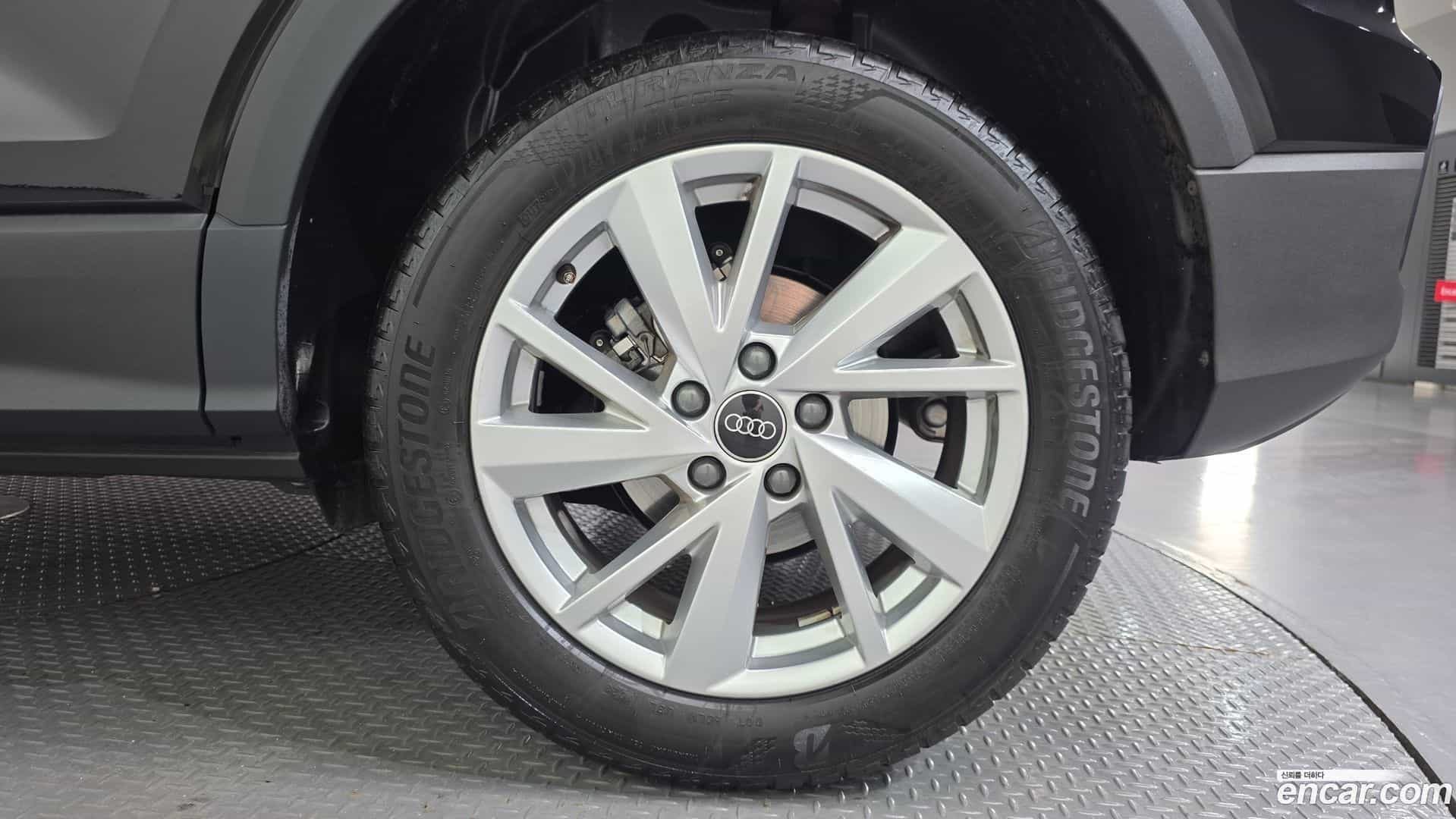 Q2 Audi 2023.11-OUTER-031
