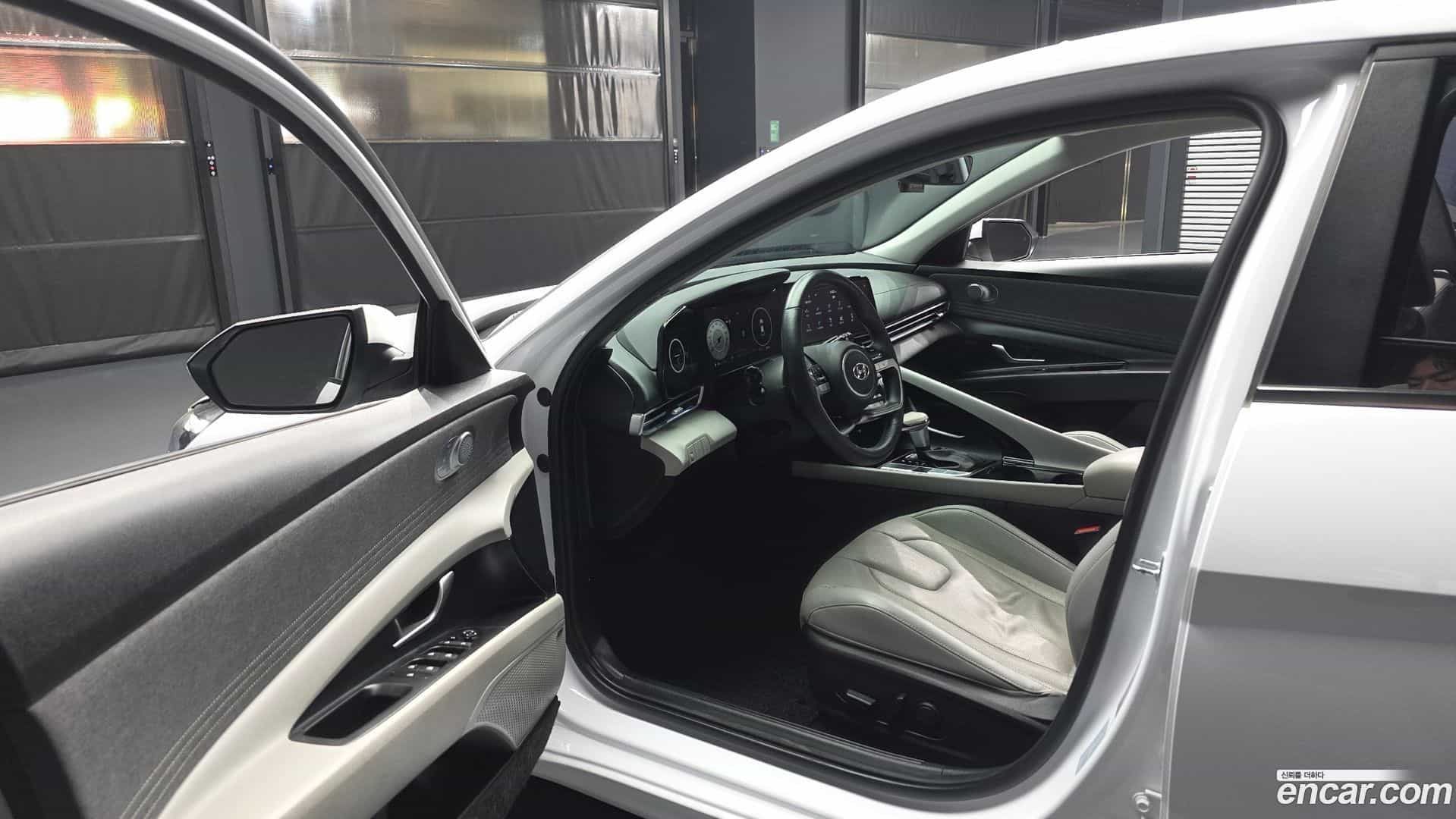 AVANTE Hyundai 2021.0-INNER-010