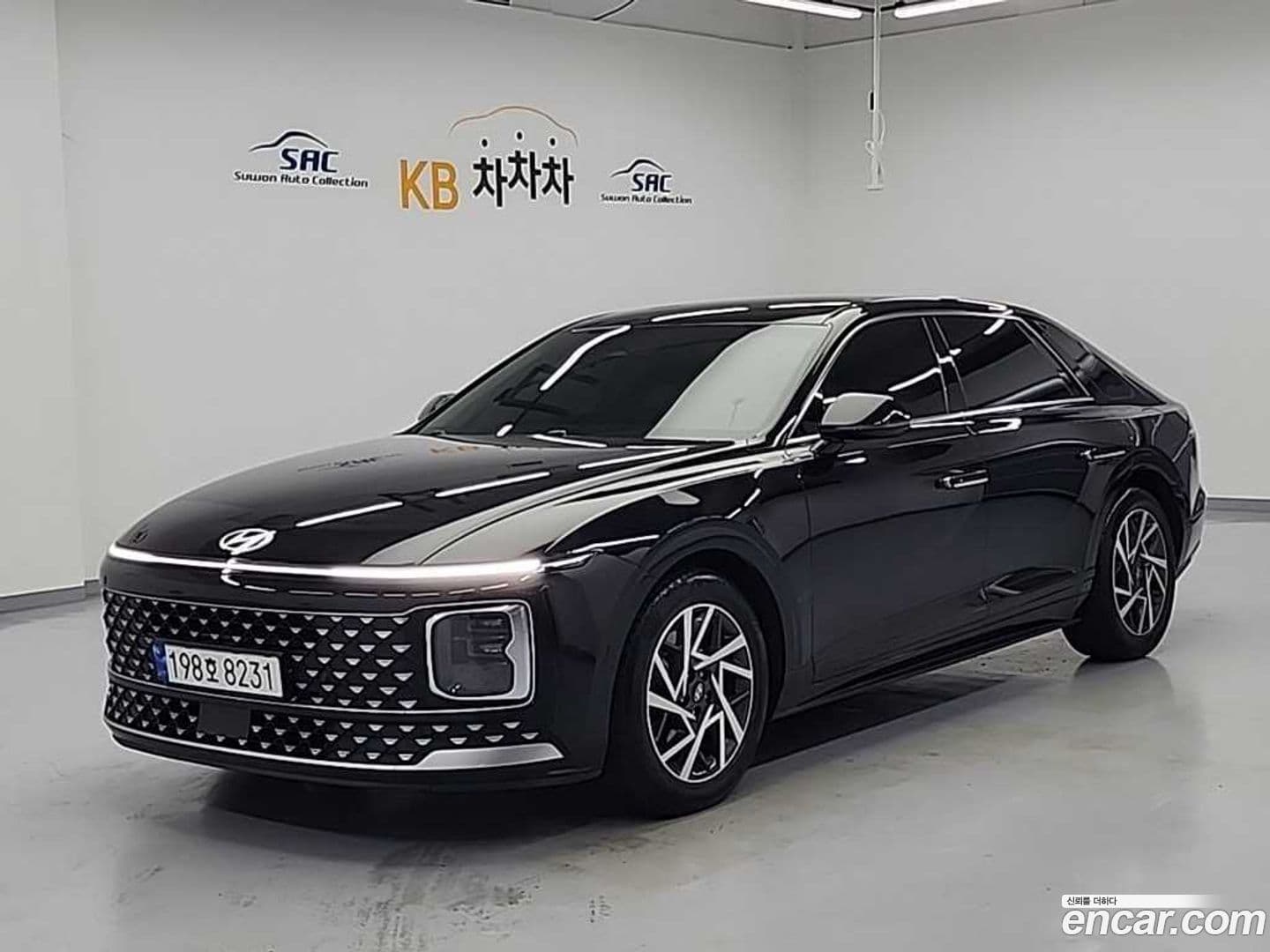 Main__Slider__Photo:Grandeur Hyundai 2023.4-0