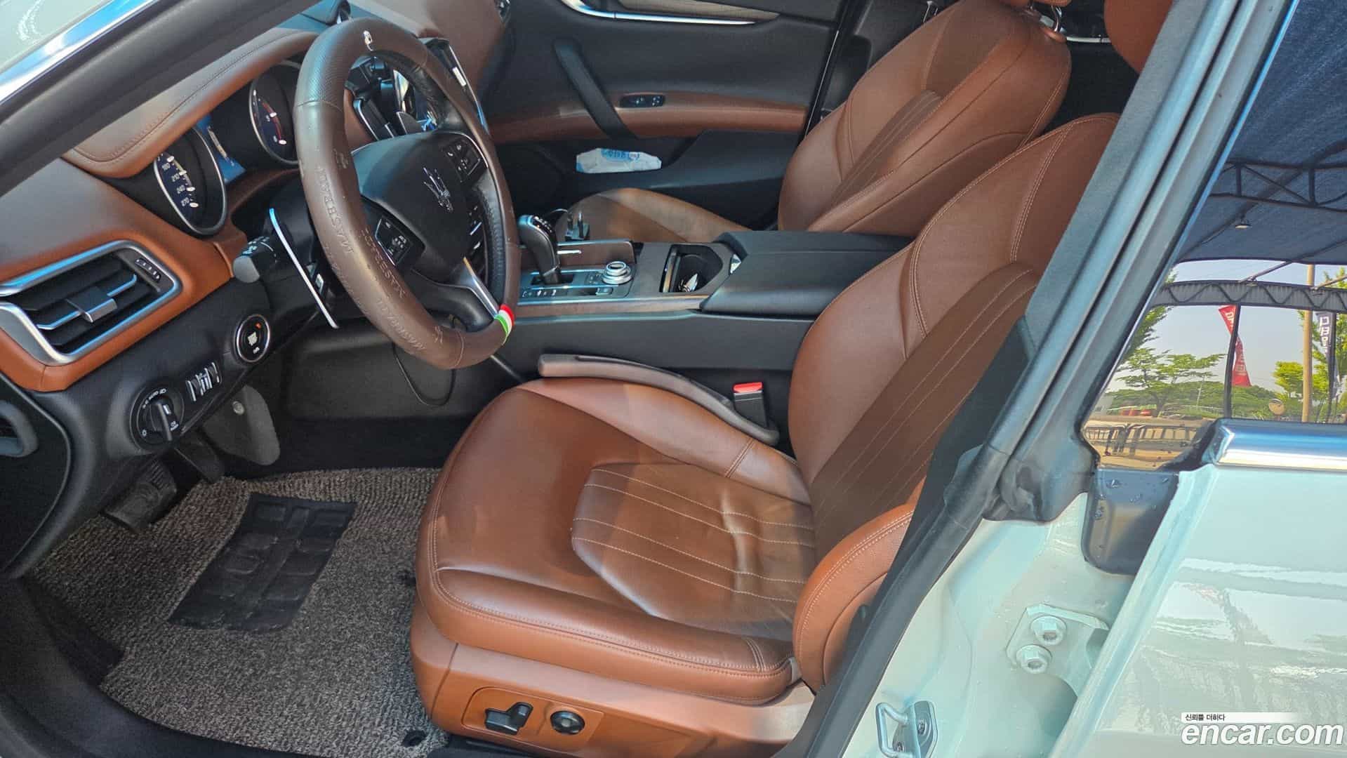 Ghibli Maserati 2018.0-INNER-007