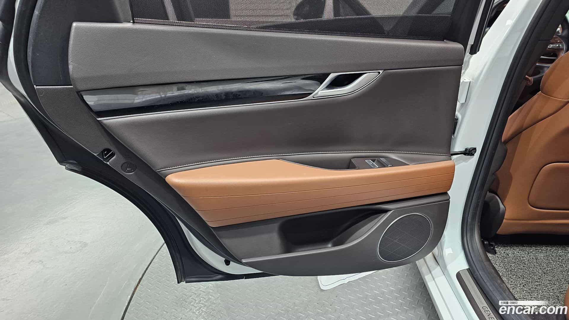 G80 Genesis 2021.2-INNER-035