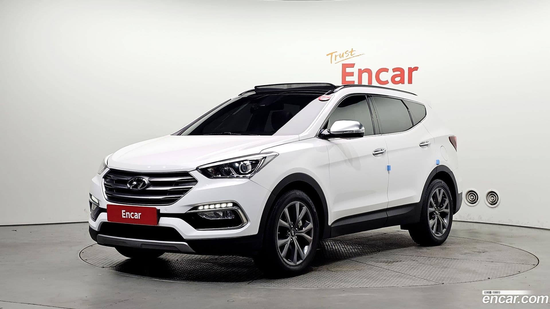 Main__Slider__Photo:Santafe Hyundai 2016.8-0