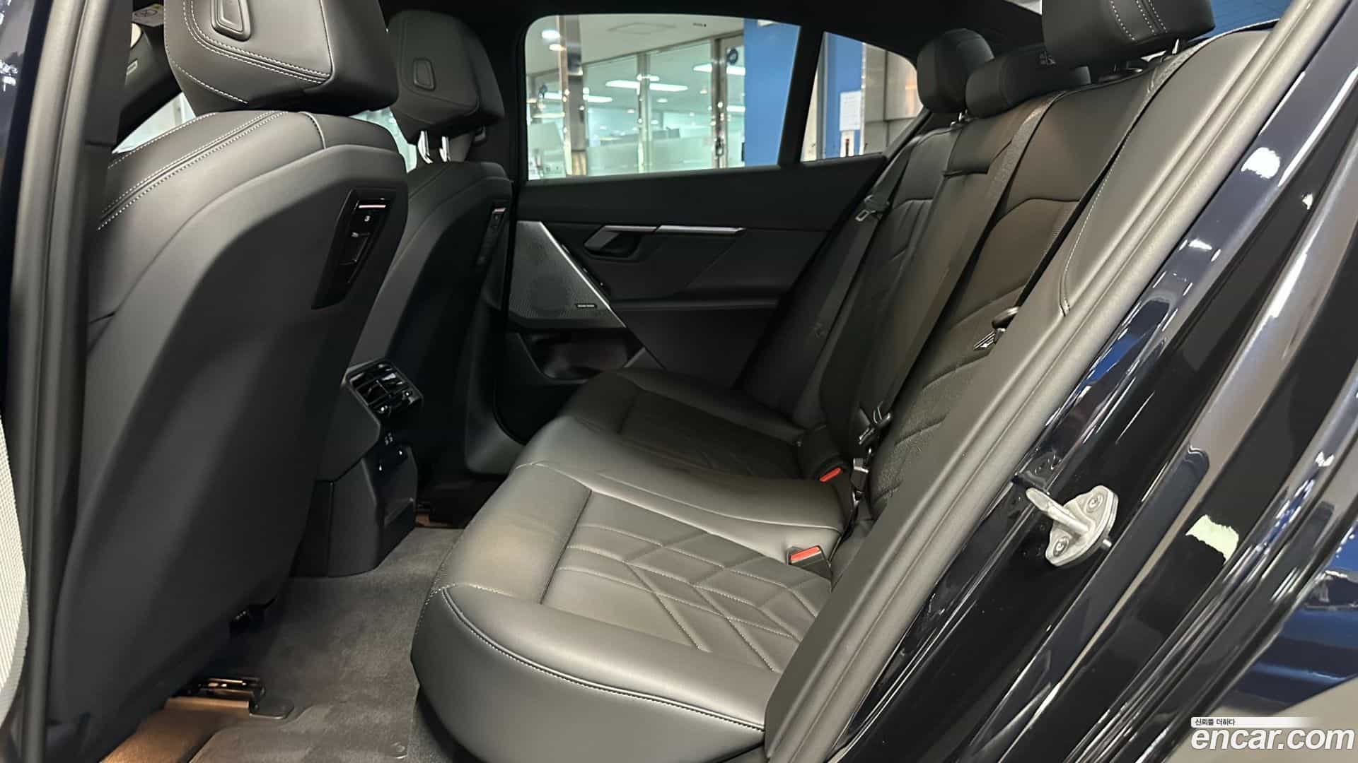 5-Series BMW 2025.6-OPTION-015