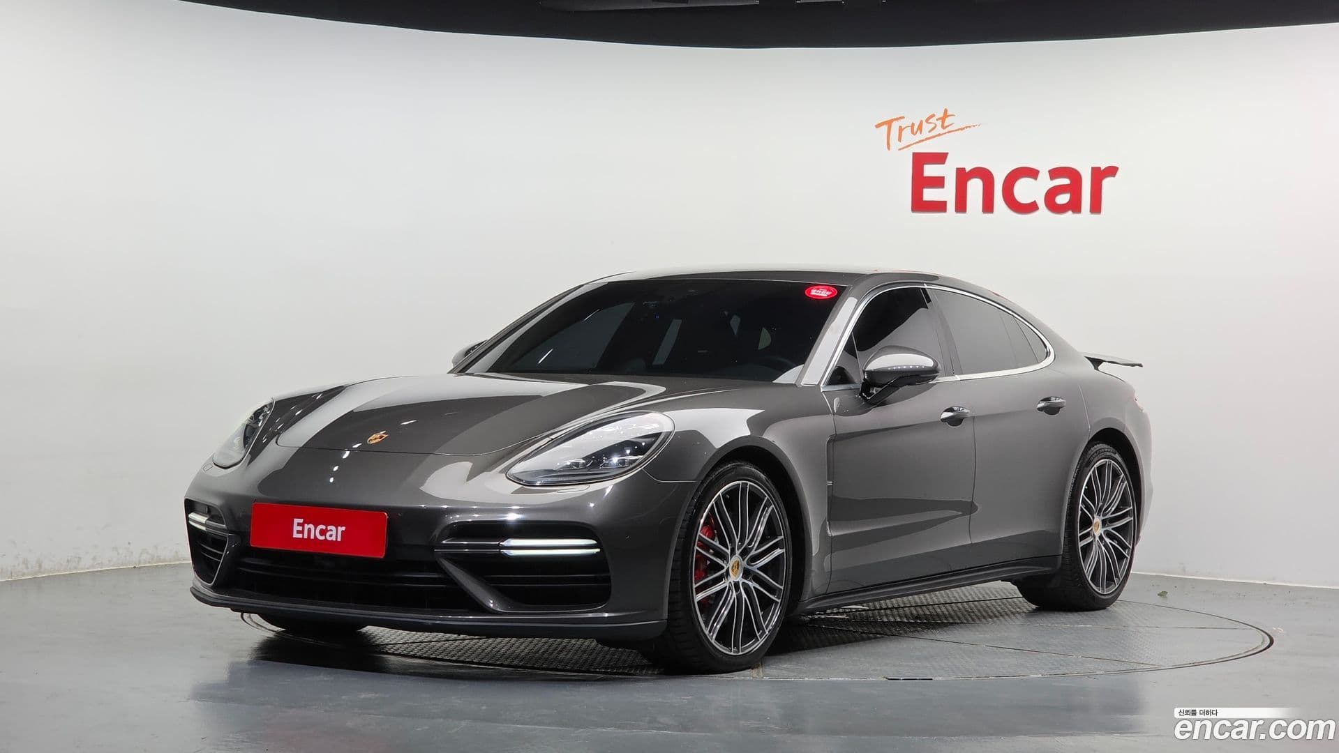 Main__Slider__Photo:Panamera Porsche 2017.11-0