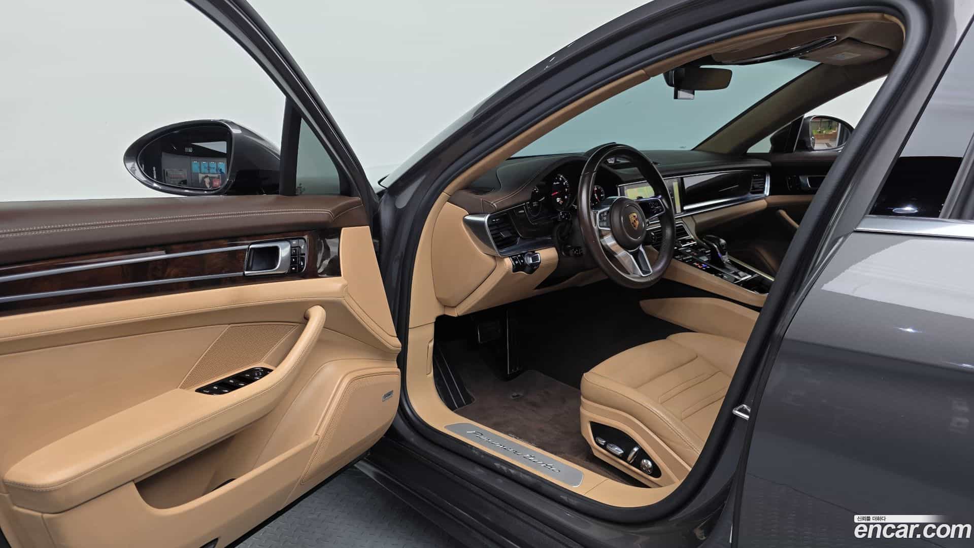 Panamera Porsche 2017.11-INNER-010