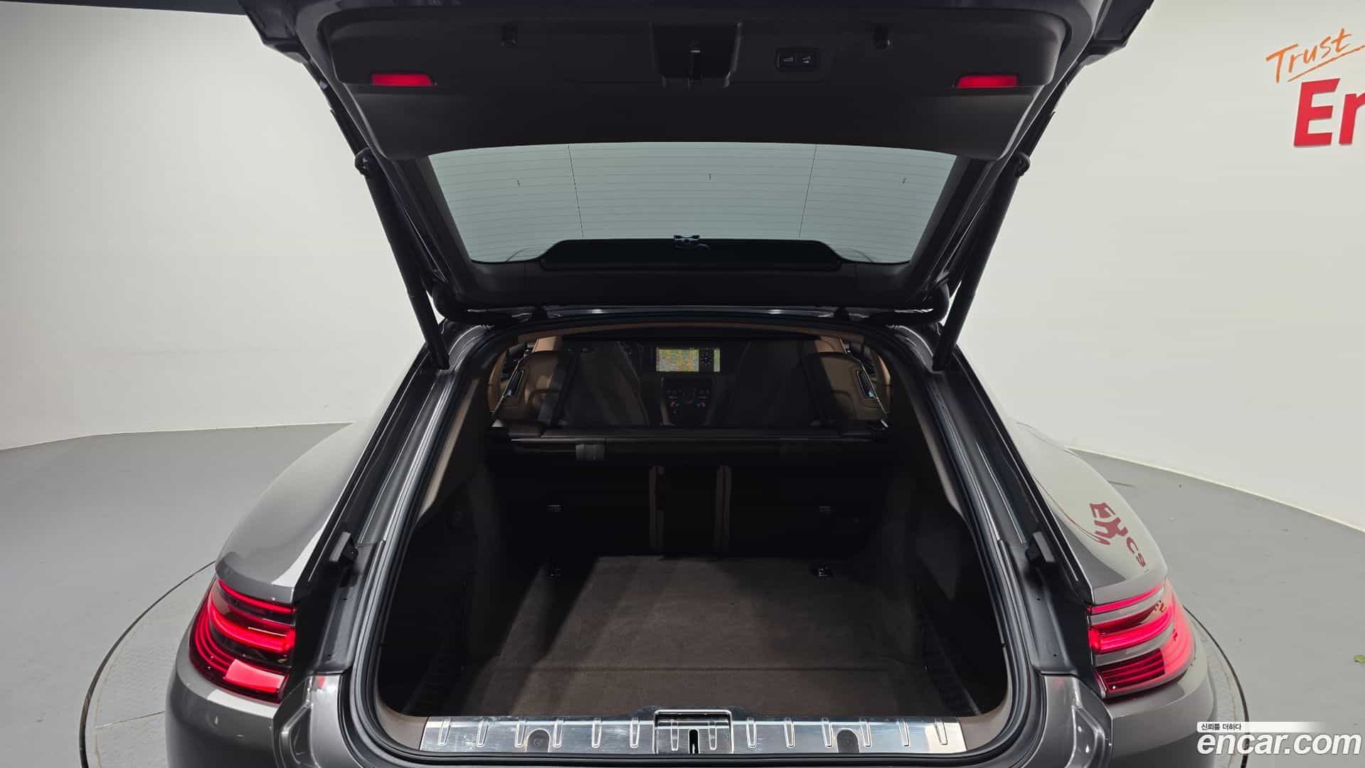 Panamera Porsche 2017.11-OPTION-024