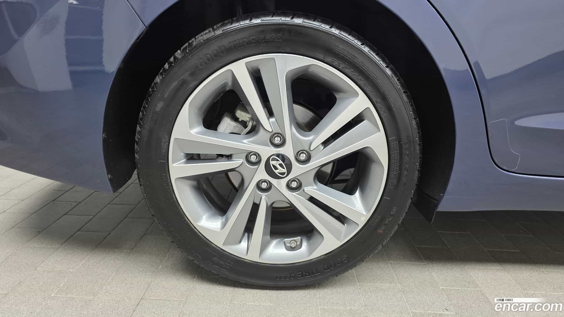 AVANTE Hyundai 2017.10-OUTER-005