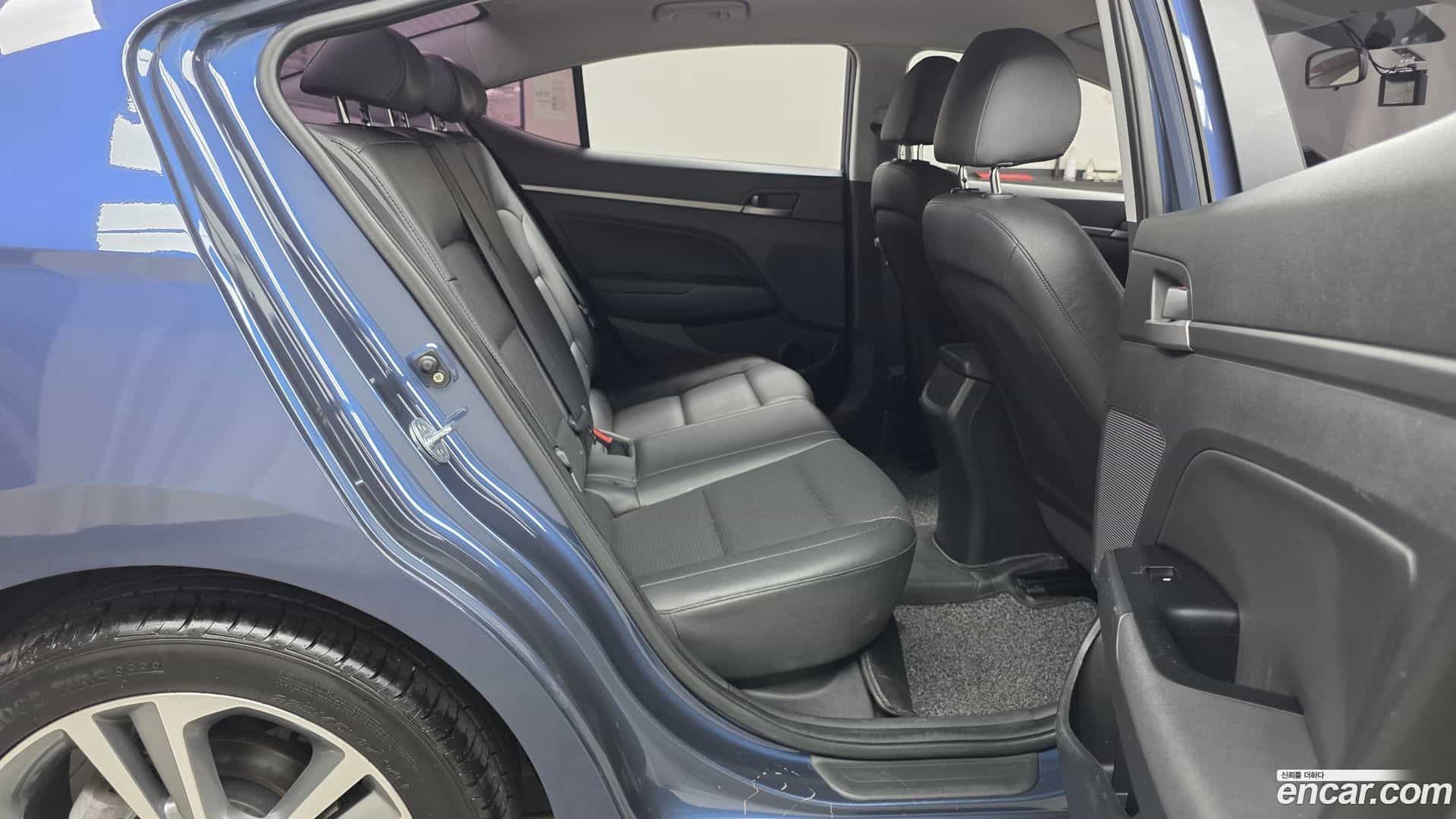 AVANTE Hyundai 2017.10-OPTION-015