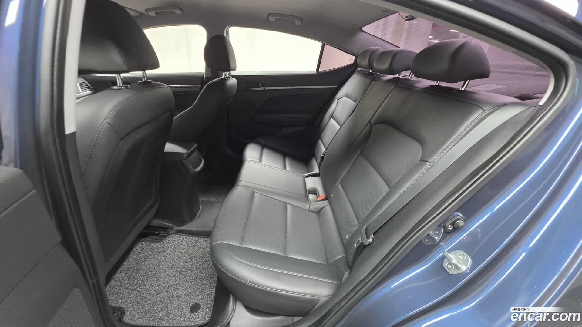 AVANTE Hyundai 2017.10-OPTION-016