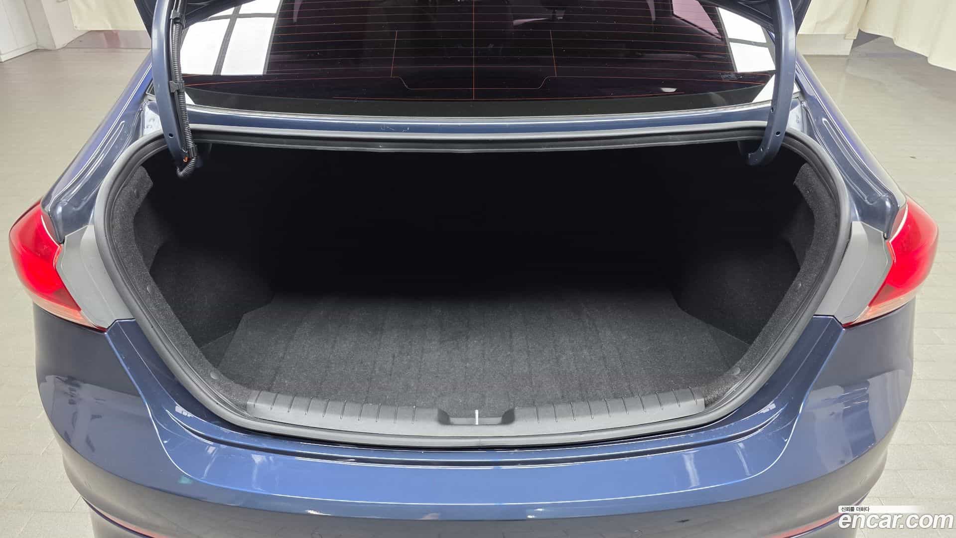 AVANTE Hyundai 2017.10-OPTION-020