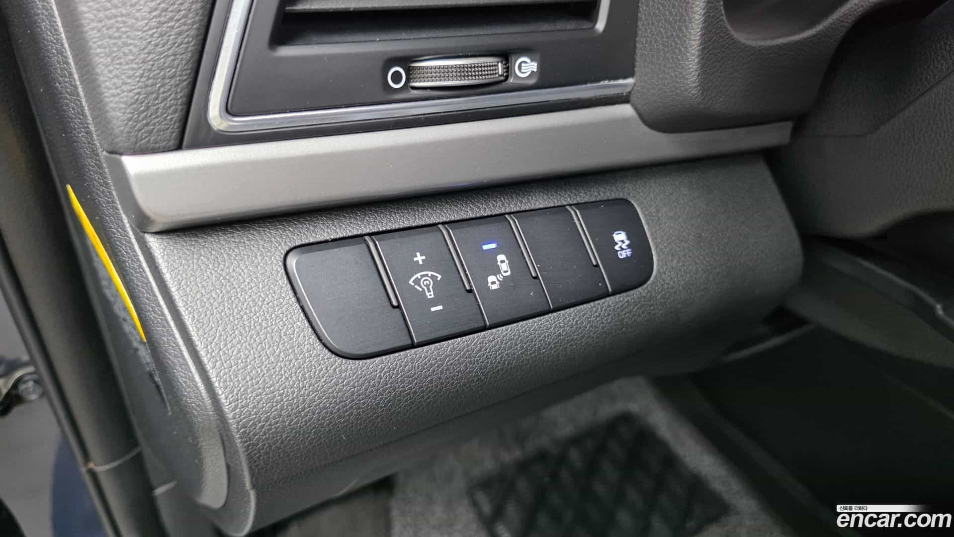AVANTE Hyundai 2017.10-OPTION-023