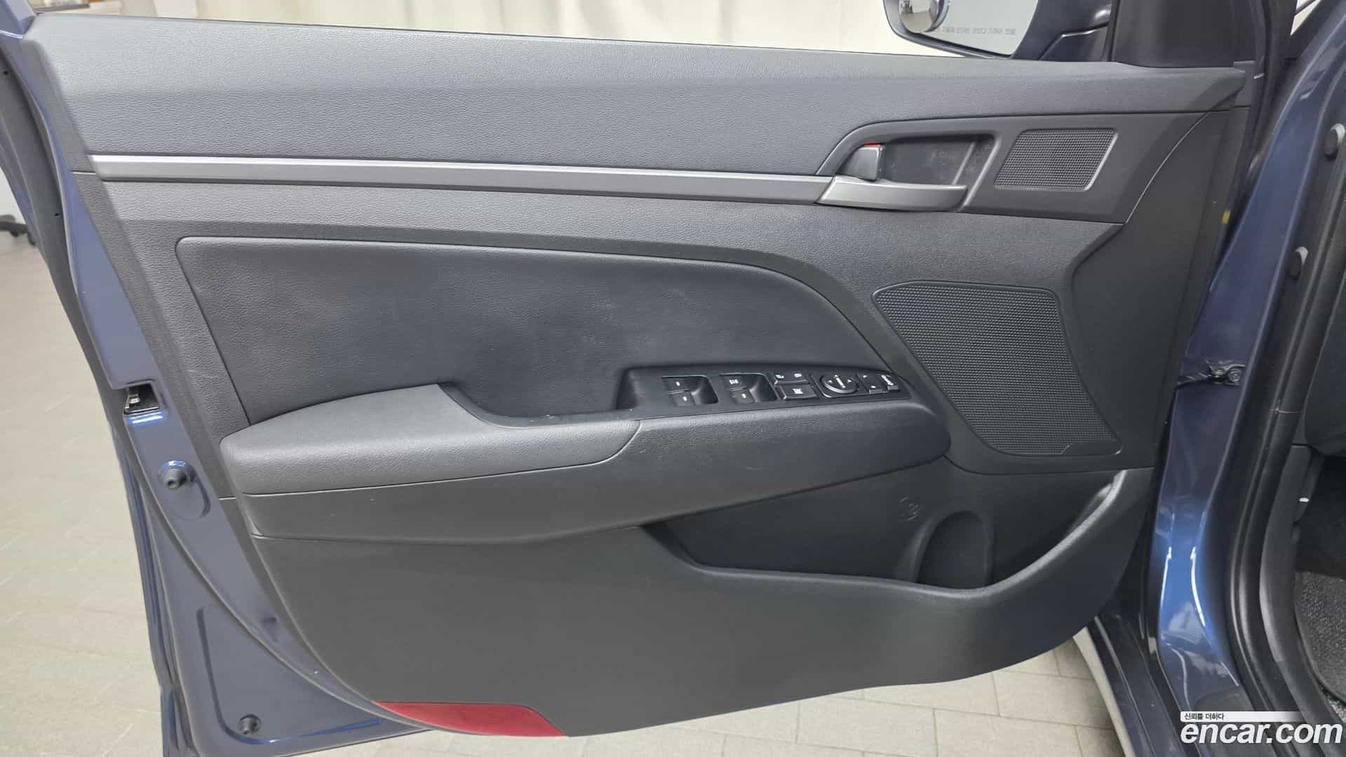 AVANTE Hyundai 2017.10-INNER-034