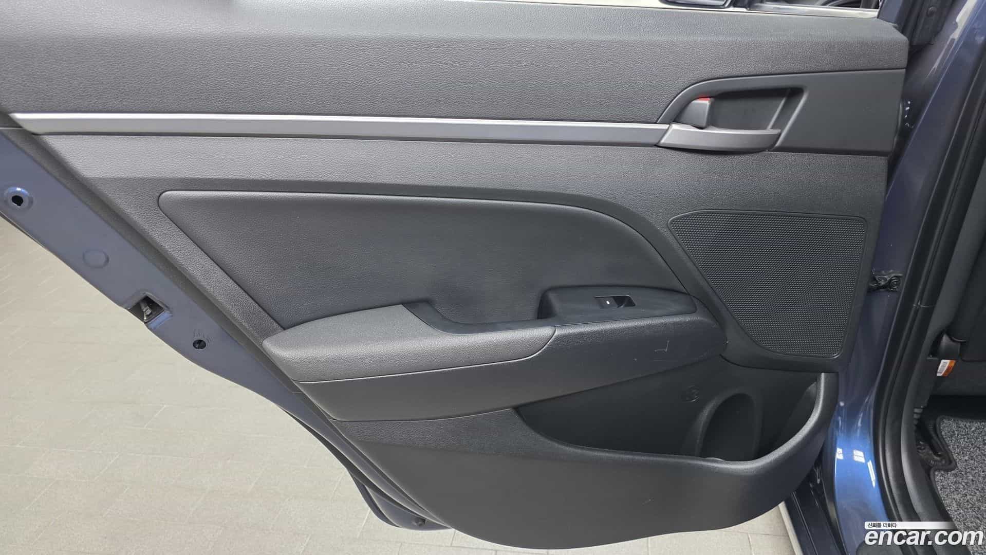 AVANTE Hyundai 2017.10-INNER-035