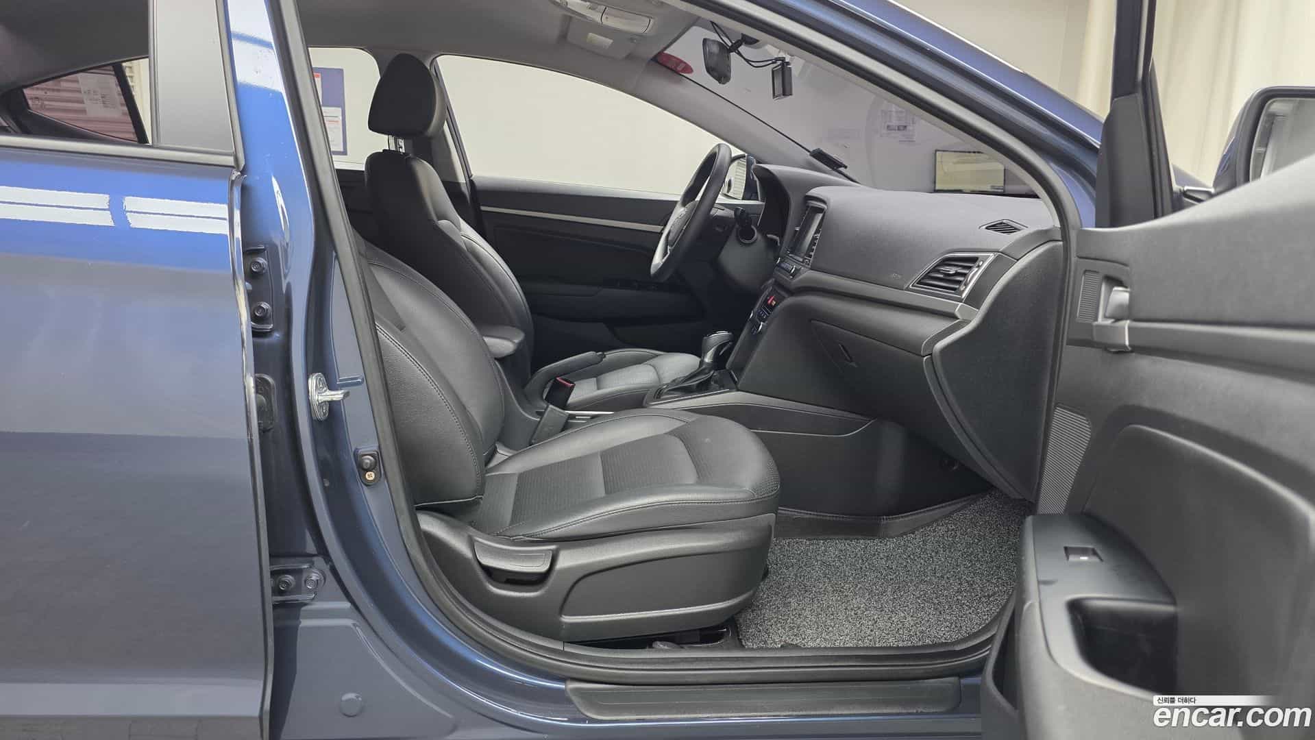 AVANTE Hyundai 2017.10-INNER-036