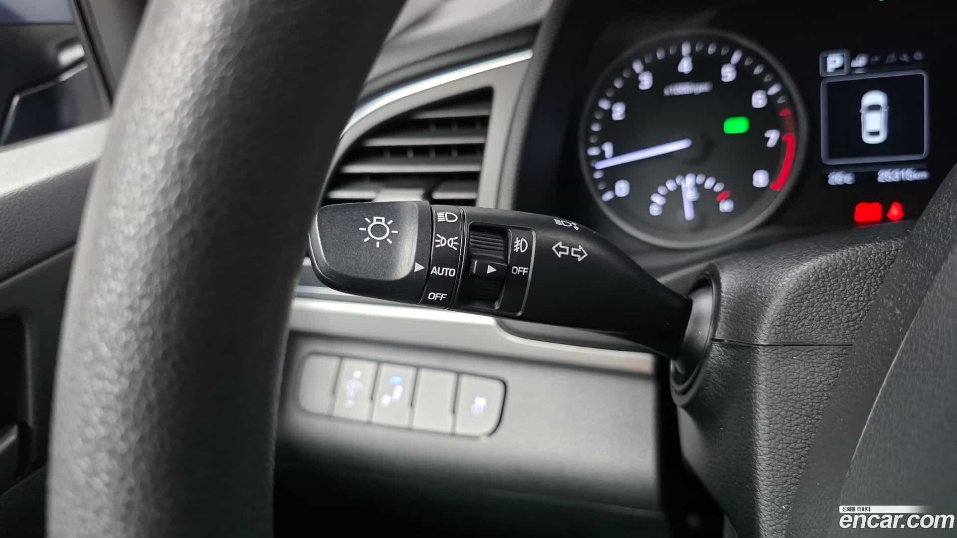 AVANTE Hyundai 2017.10-OPTION-041