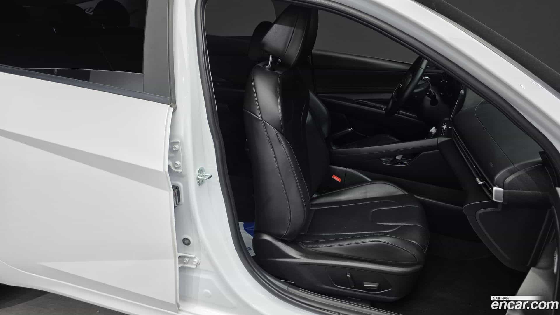 AVANTE Hyundai 2022.3-INNER-036