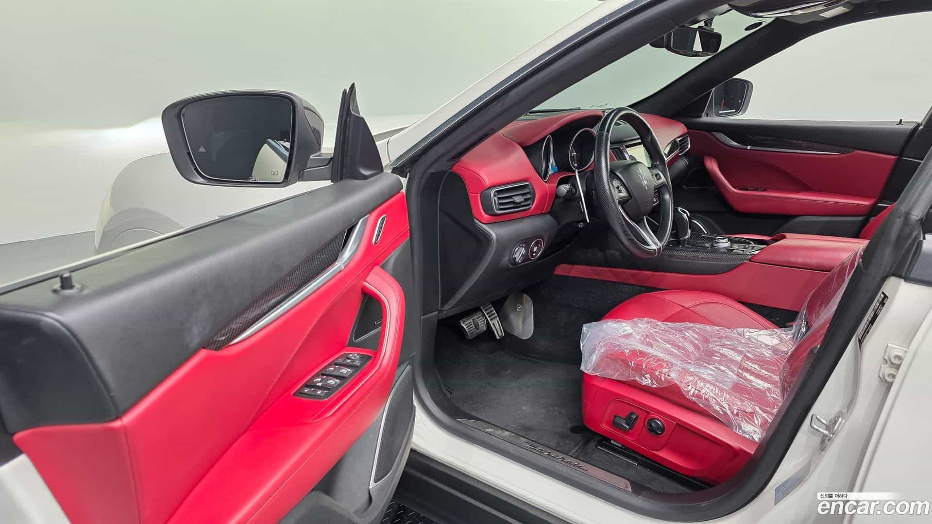 Levante Maserati 2017.1-INNER-010