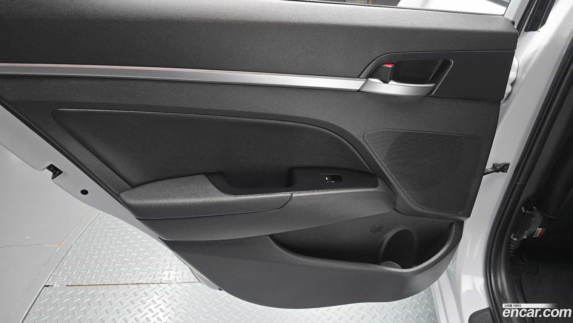 AVANTE Hyundai 2020.2-INNER-035