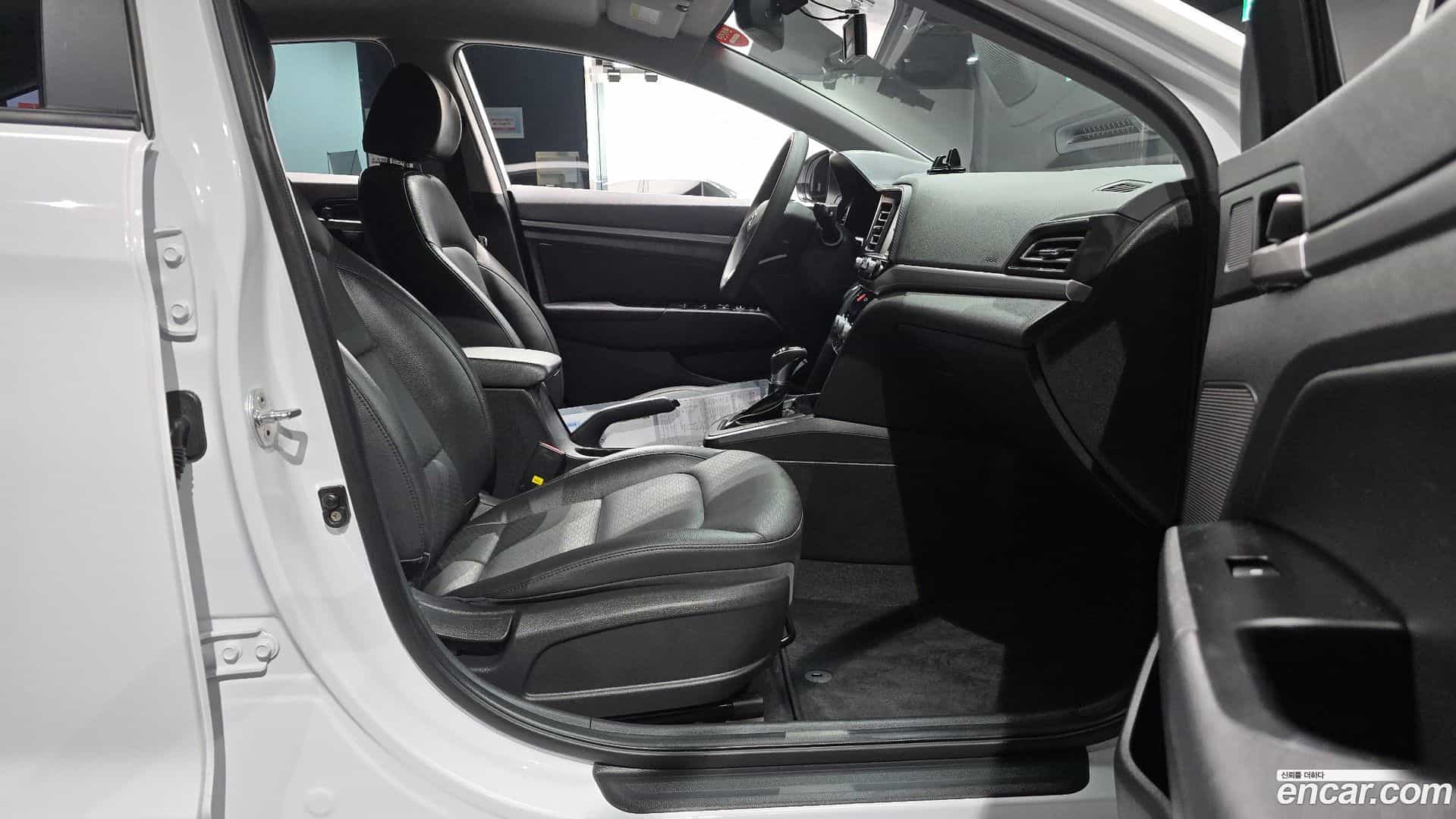 AVANTE Hyundai 2020.2-INNER-036