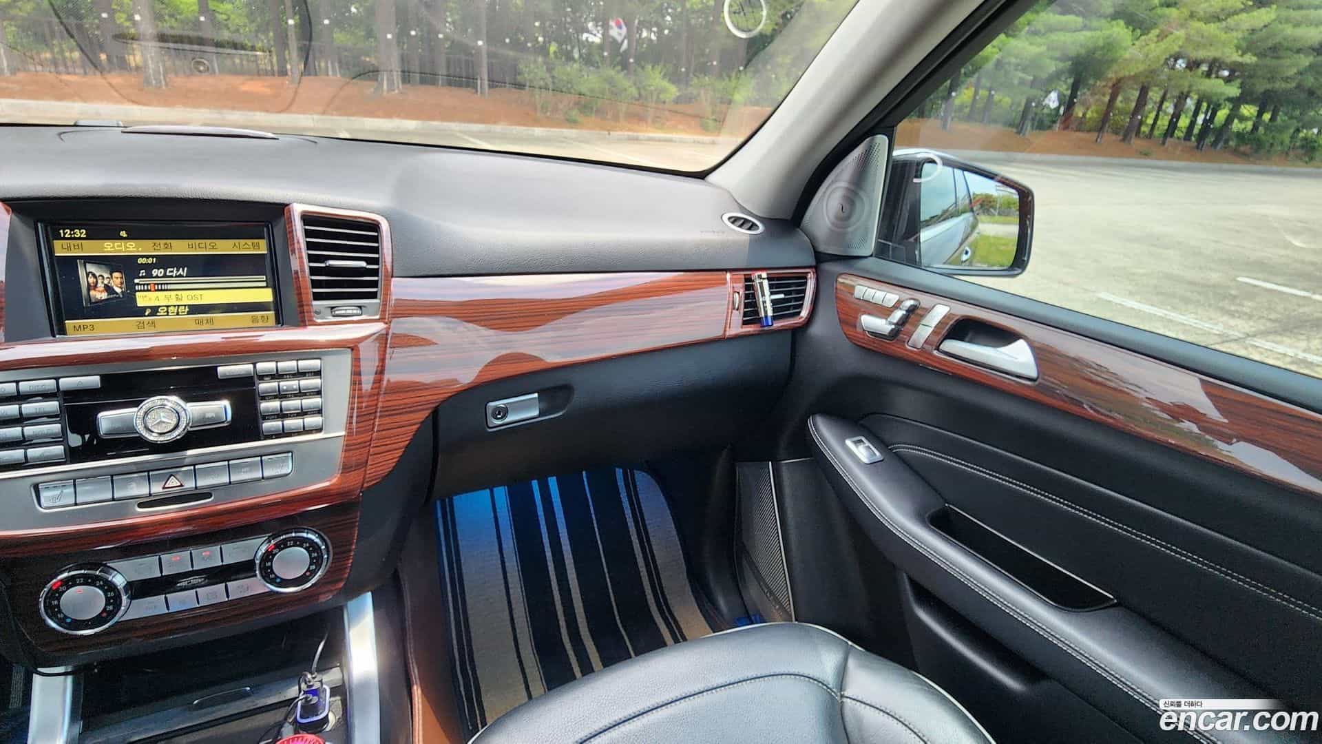 M-class Mercedes-Benz 2012.7-INNER-008