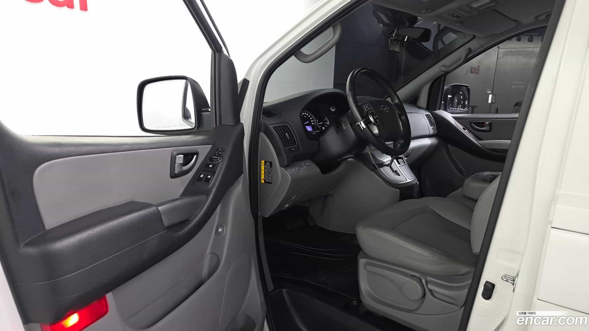 Starex Hyundai 2018.10-INNER-010