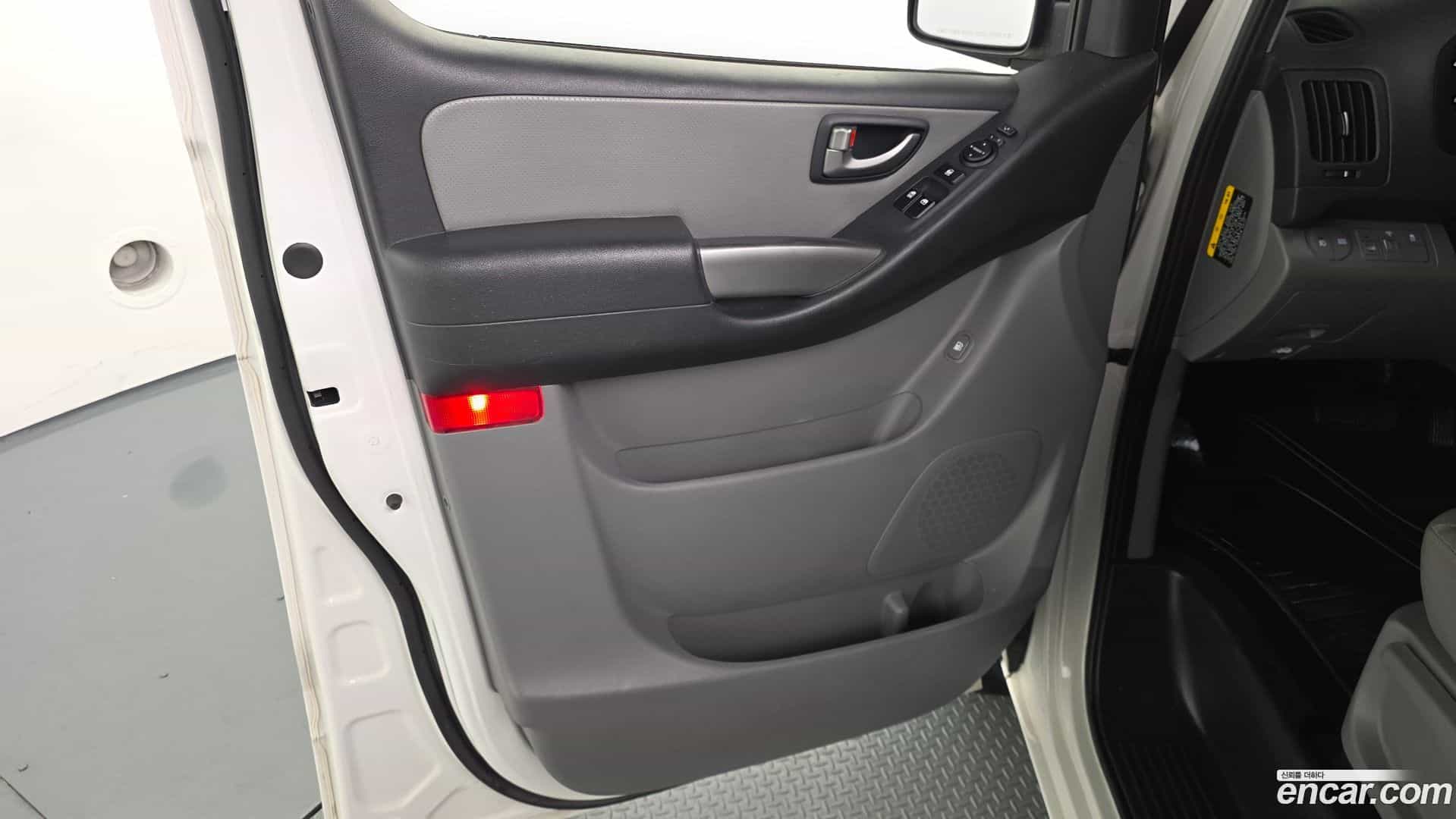 Starex Hyundai 2018.10-INNER-034
