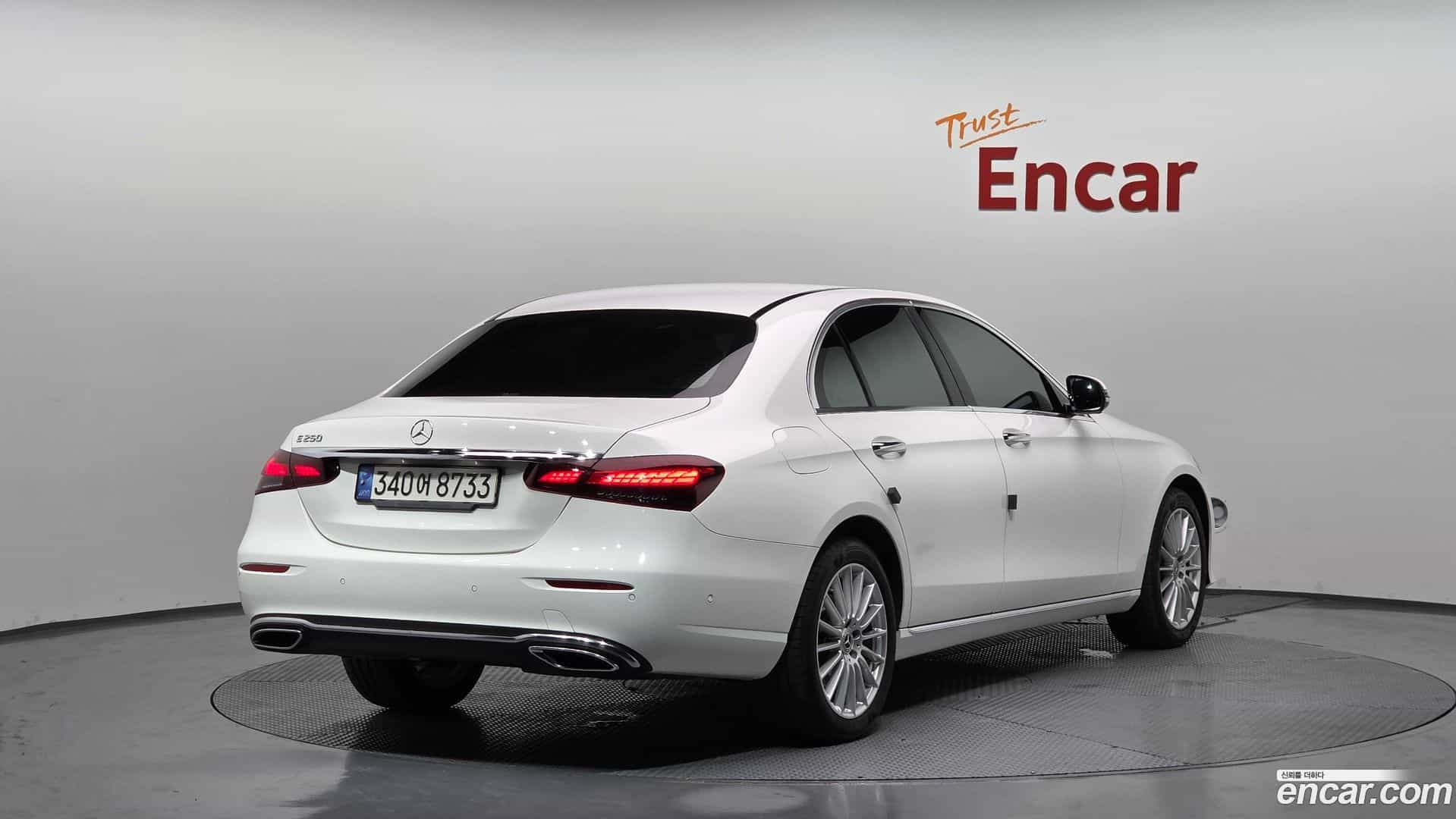E-Class Mercedes-Benz 2022.8-OUTER-002