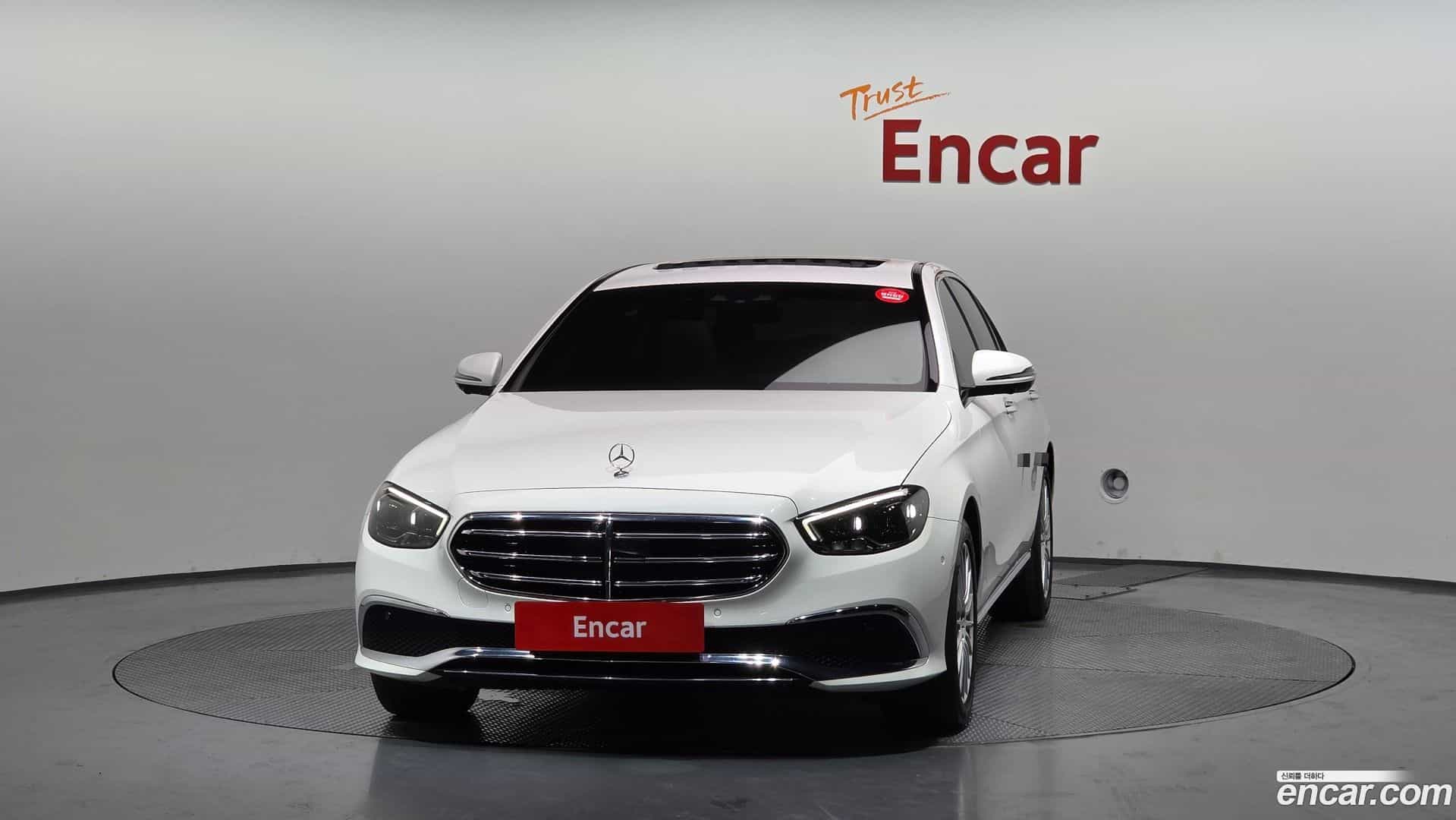E-Class Mercedes-Benz 2022.8-OUTER-003