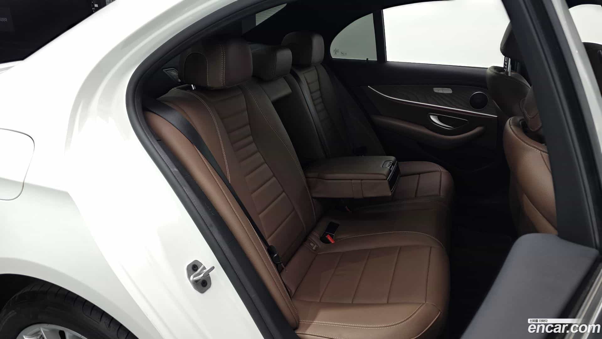 E-Class Mercedes-Benz 2022.8-OPTION-015