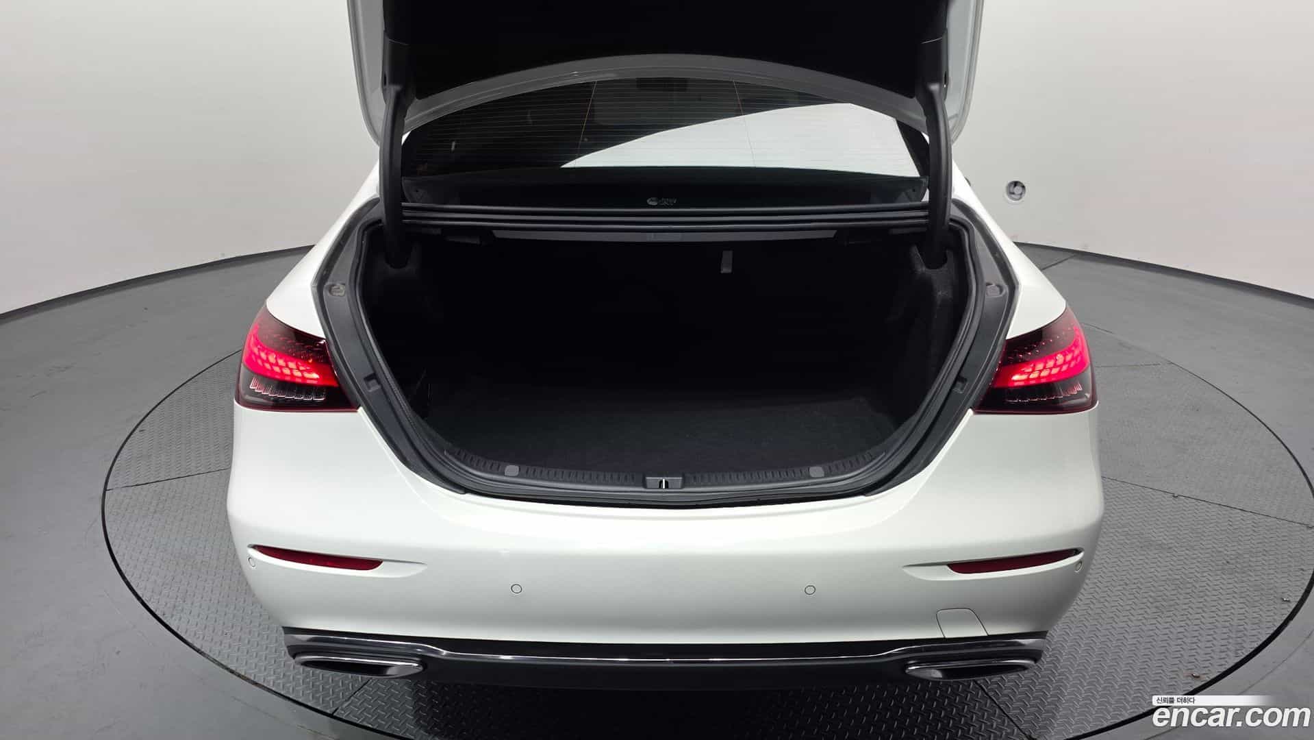 E-Class Mercedes-Benz 2022.8-OPTION-024