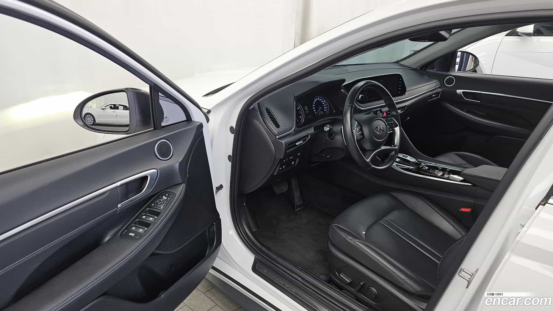 Sonata Hyundai 2023.1-INNER-010