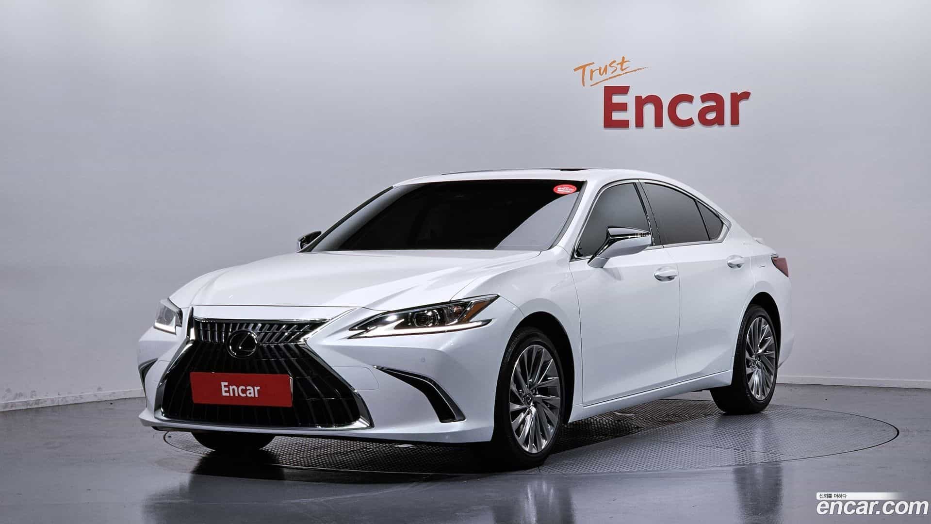 ES Lexus 2023.6-OUTER-001