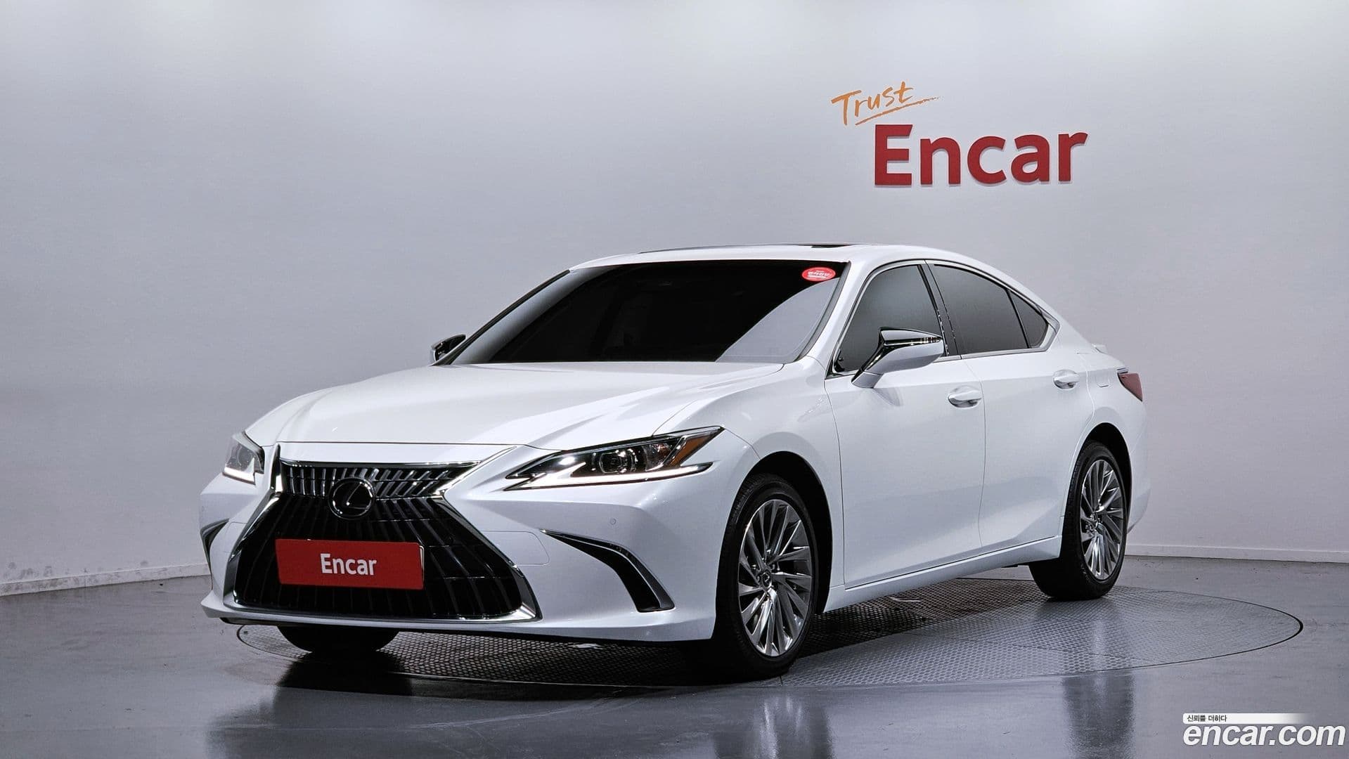 Main__Slider__Photo:ES Lexus 2023.6-0