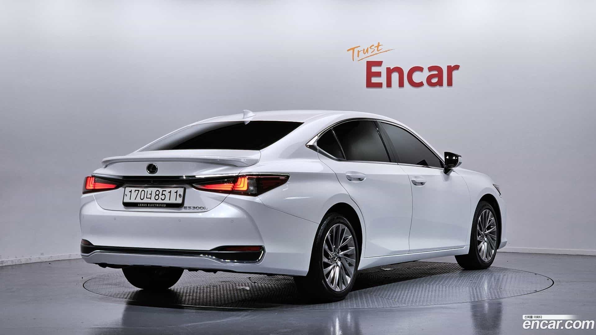 ES Lexus 2023.6-OUTER-002