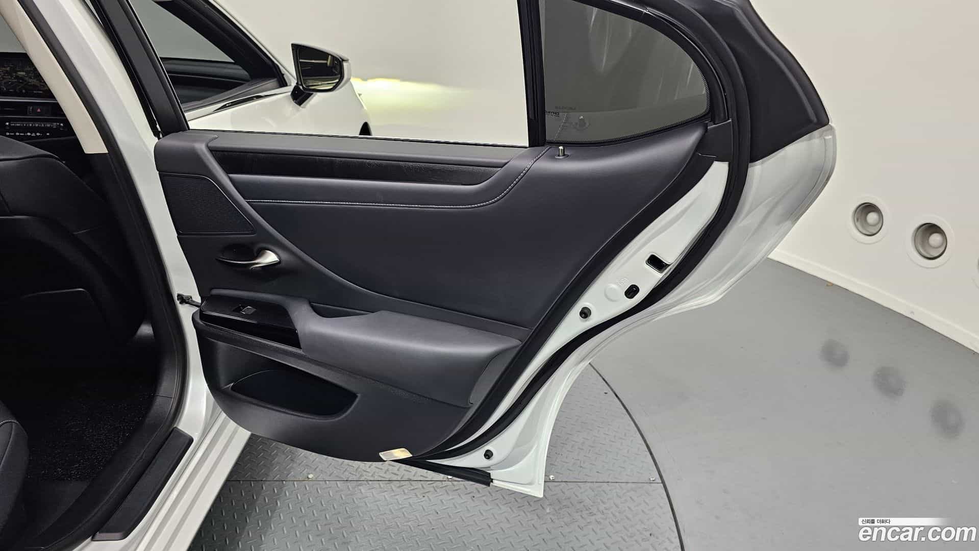 ES Lexus 2023.6-INNER-035