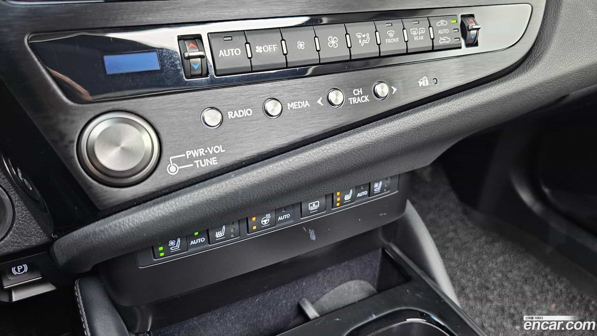 ES Lexus 2023.6-OPTION-043