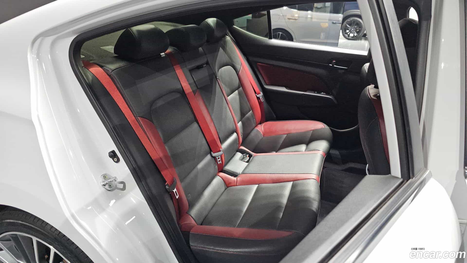 AVANTE Hyundai 2017.0-OPTION-015