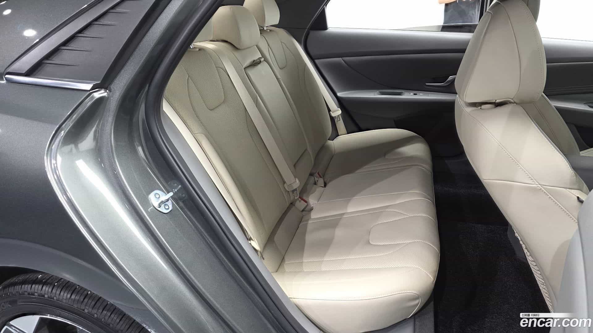 AVANTE Hyundai 2022.10-OPTION-015