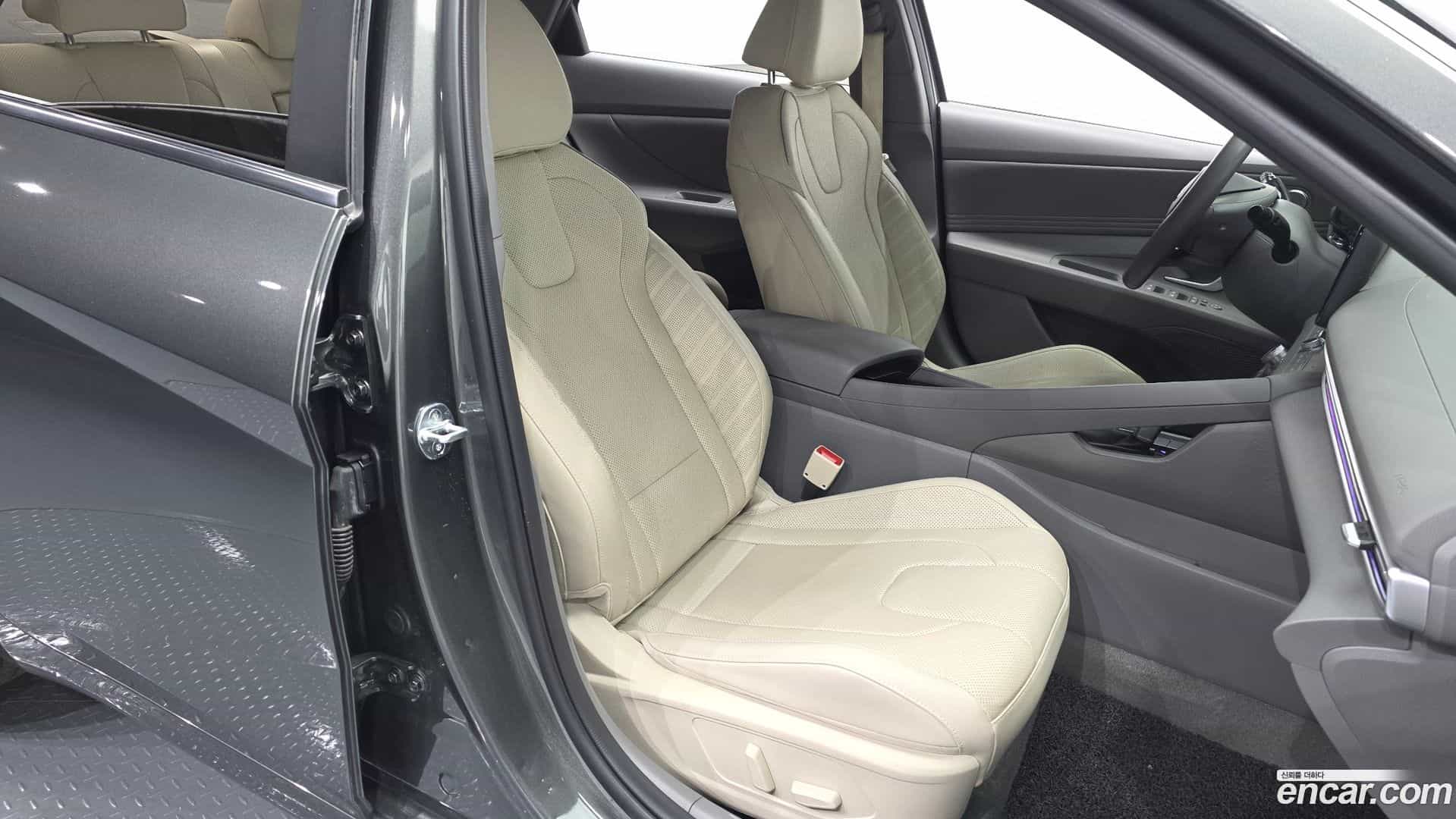 AVANTE Hyundai 2022.10-OPTION-016