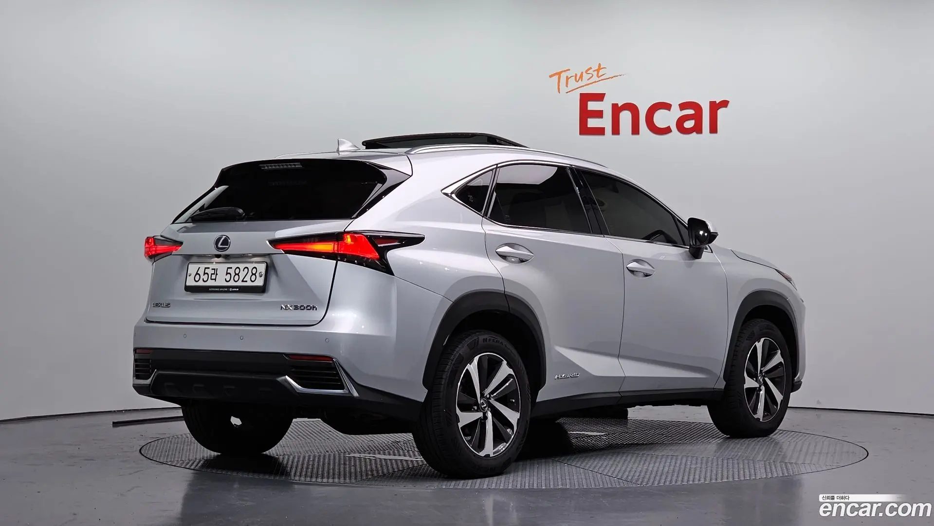 Main__Slider__Photo:NX Lexus 2018.7-1