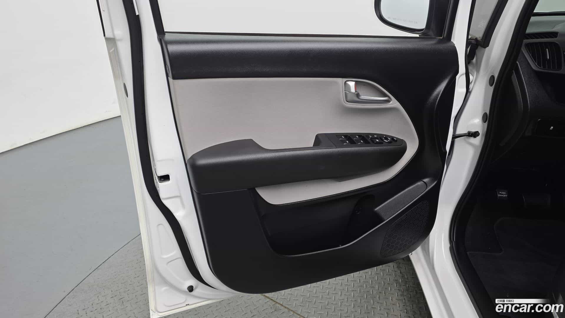 RAY Kia 2023.7-INNER-034