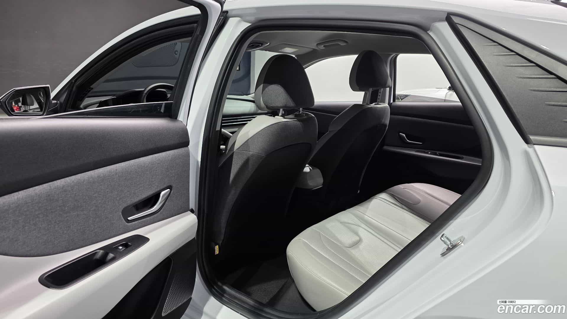 AVANTE Hyundai 2020.5-OPTION-015