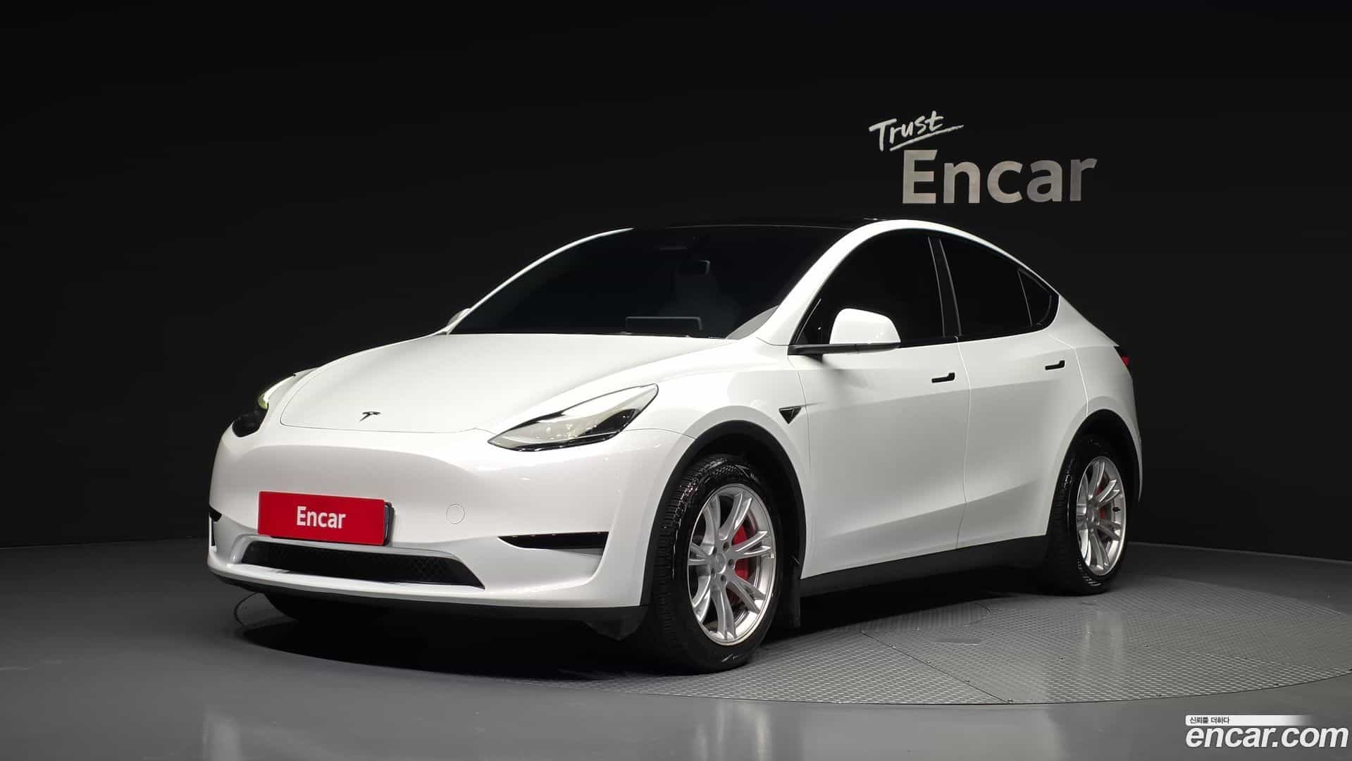 Model Y Tesla 2023.9-OUTER-001
