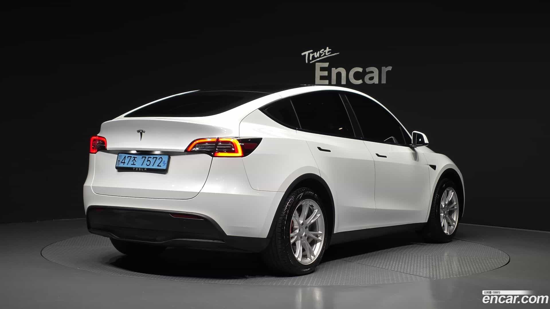 Model Y Tesla 2023.9-OUTER-002